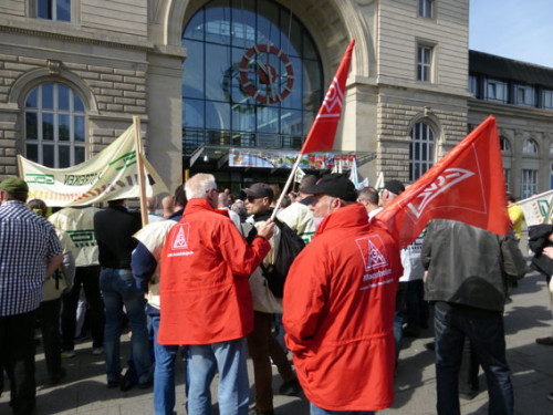 8.5. Streikkundgebung der GDL vor dem Mannheimer Hauptbahnhof mit solidarischer Unterstützung durch aktive MetallerInnen, Foto: Foto: helmut-roos@web.de