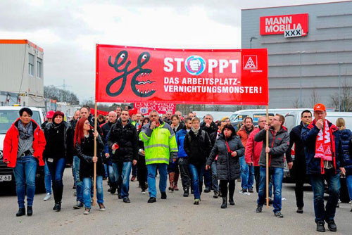 300 GE KollegInnen demonstrieren gegen Entlassungen bei XXXL, Mannheim 04.02.2016, Foto: Helmut-Roos@web.de