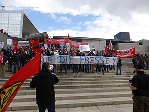 Die Wut der GE-KollegInnen aus Bexbach ist nicht zu übersehen - Internationale GE-Demo in Paris am 08. April. Foto: Avanti²