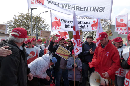 Protestaktion gegen Personalabbau bei Freudenberg in Weinheim, 27.04.2017. Foto: Avanti².