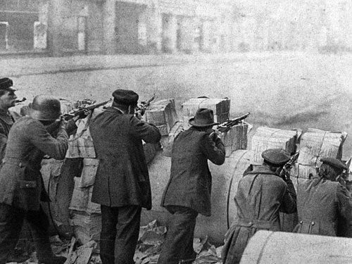 Barrikade während der Januarkämpfe in Berlin, 12. Januar 1919 (Foto:Gemeinfrei)
