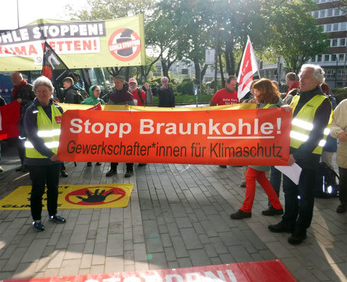 Protestaktion bei der Hauptversammlung von RWE am 26. April 2018 in Essen (Foto: Avanti²)