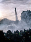 Eiffelturm hinter Tränengasnebel, 16. Februar 2019 (Foto: Copyright Photothèque Rouge Martin Noda.)