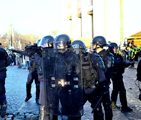 Polizei im Einsatz gegen „Gelbwesten“ in Paris am 23. Februar 2019 (Foto: Photothèque Rouge, Martin Noda)