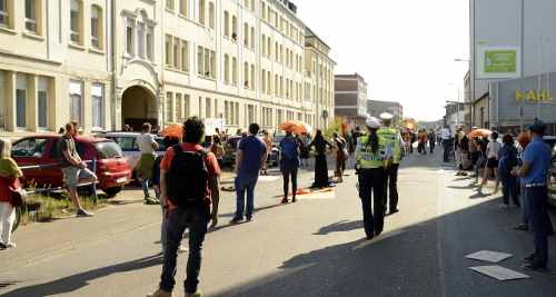 Menschenkette vor der LEA Industriestraße Mannheim, 26. April 2020 (Foto: helmut-roos@web.de)