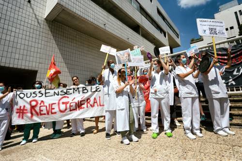 Protest von GesundheitsarbeiterInnen in Paris (Foto: Photothèque Rouge, Martin Noda, Hans Lucas)