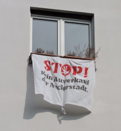 Transparent in der Neckarstädter Uhlandstraße (Foto. OST)