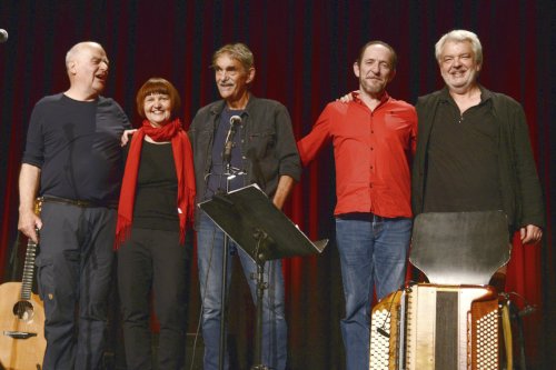 Die Band ewo² mit Joachim Romeis, Christiane Schmied, Bernd Köhler, Laurent Leroi und Adax Dörsam. (Foto: helmut-roos@web.de.)