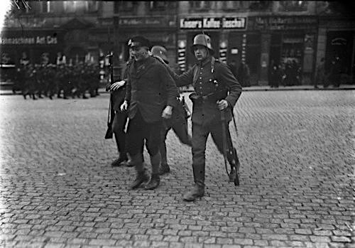Reichswehreinsatz gegen „Kommunisten“ in Sachsen, Herbst 1923. (Foto: Gemeinfrei.)