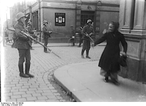 Reichswehreinsatz gegen „Kommunisten“ in Sachsen, 1. Oktober 1923. (Foto: Gemeinfrei.)