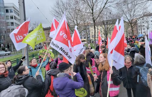 Vor dem Start der Demo des Feministischen Bündnisses Mannheim, 8. März 2023.