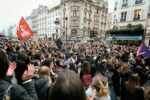 Protest in Paris gegen Macrons TV-Ansprache, 17. April 2023. (Foto: Martin Noda / Hans Lucas.)
