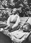 N. Krupskaja und Lenin, August/September 1922. (Foto: Maria Uljanowa, (gemeinfrei).