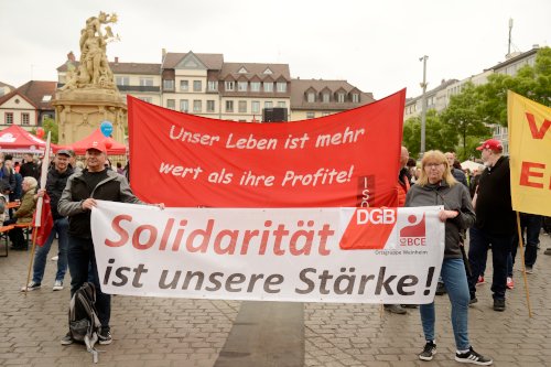 DGB-Kundgebung am 1. Mai 2022 in Mannheim. (Foto: Helmut Roos.) DGB-Kundgebung am 1. Mai 2022 in Mannheim. (Foto: Helmut Roos.)