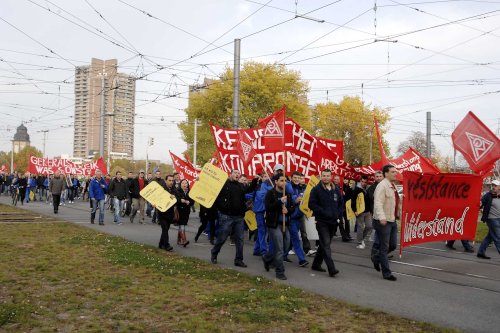 Kämpferische Alstom-Demo in Mannheim, 2.11.2010. (Foto: Helmut Roos.) Kämpferische Alstom-Demo in Mannheim, 2.11.2010. (Foto: Helmut Roos.)