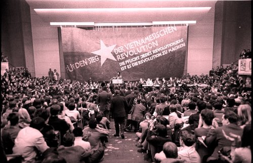 Vietnamkongress in Westberlin, 17. Februar 1968. (Foto: Stiftung Haus der Geschichte, gemeinfrei - CC BY-SA 2.0.)