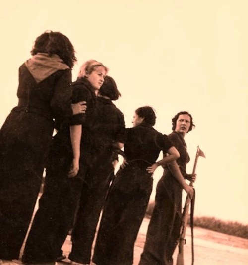 Milizkämpferinnen in Spanien, 1936. (Foto: Gerda Taro (gemeinfrei.))